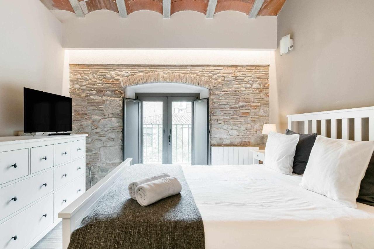 Revitalized Apartment In Historical Building Жирона Экстерьер фото