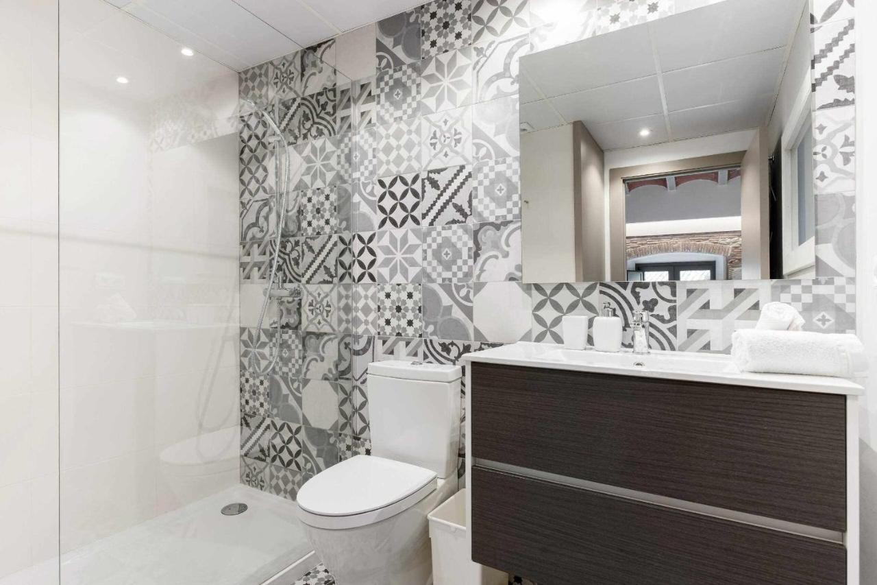 Revitalized Apartment In Historical Building Жирона Экстерьер фото